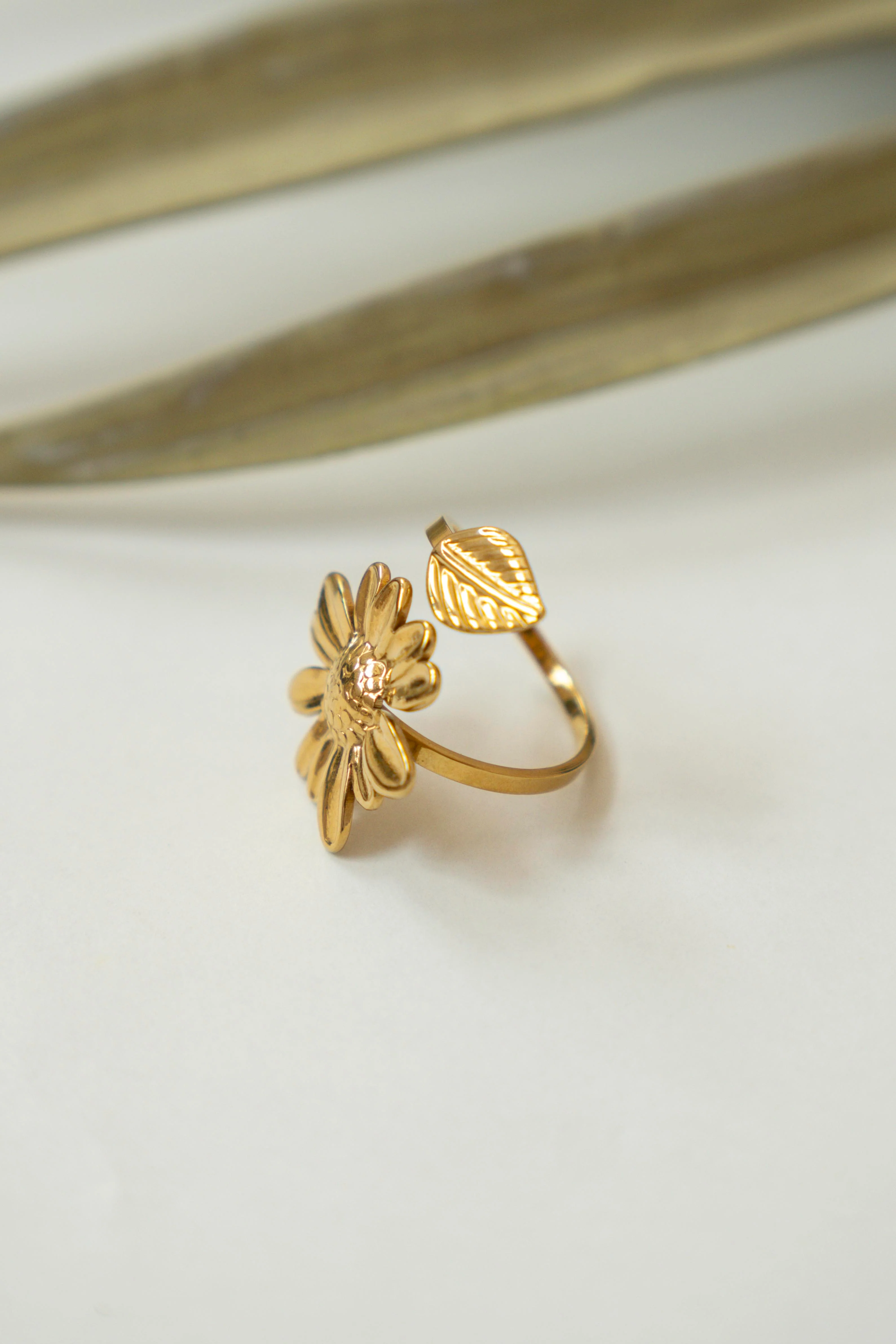 ANILLO MARGARITA CON HOJA - Image 2
