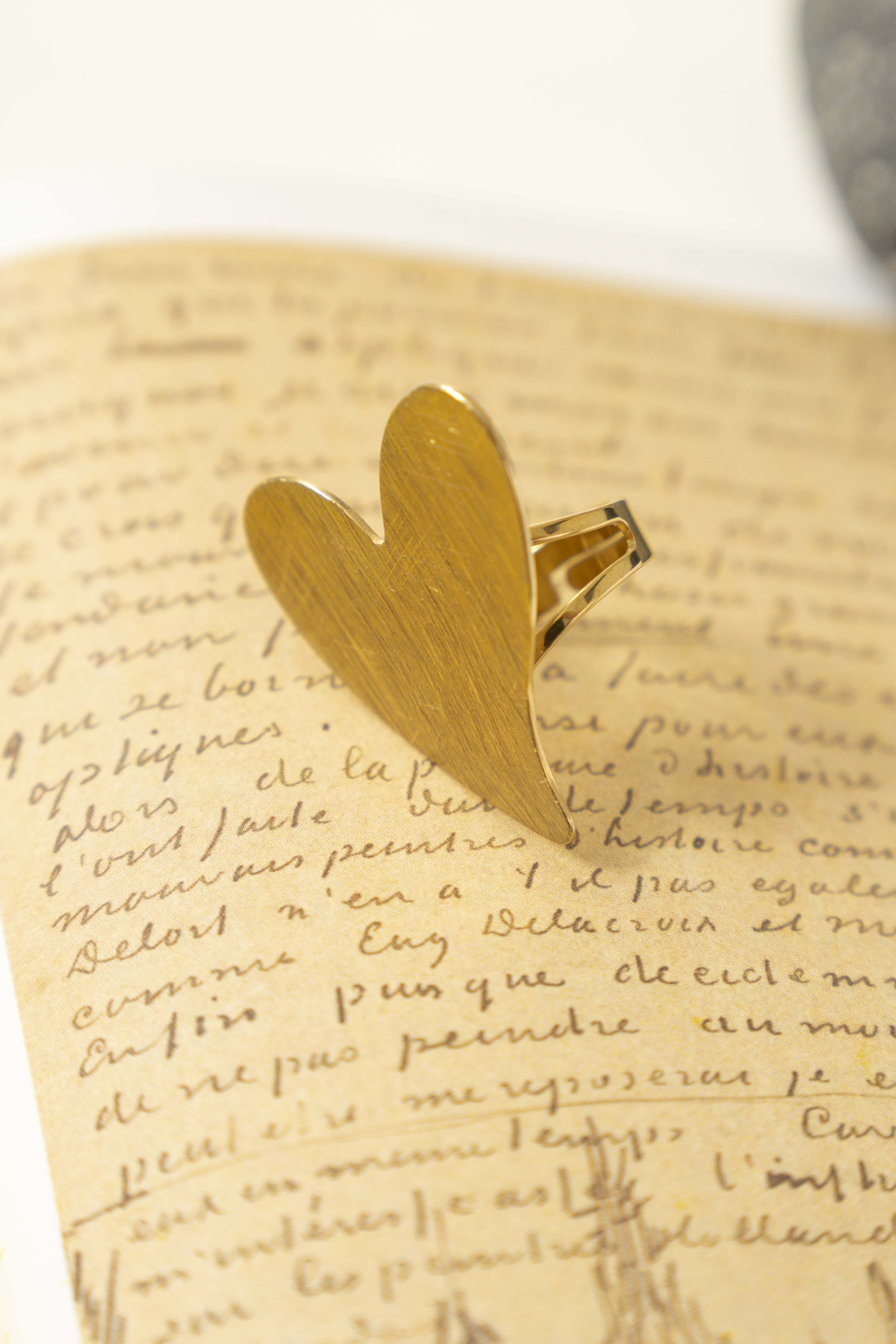 ANILLO MAXI CORAZÓN TEXTURA