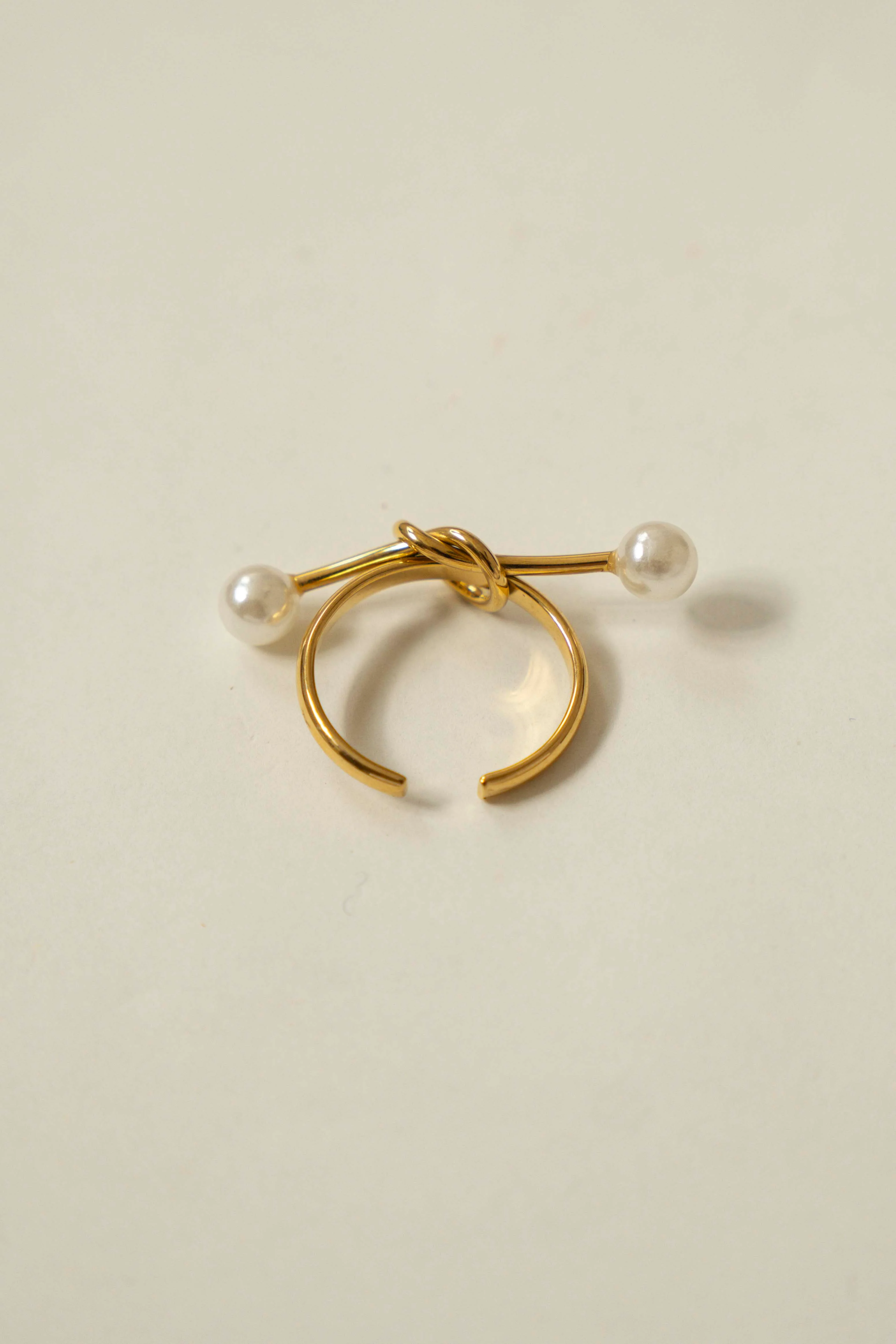 ANILLO NUDO CON DOBLE PERLA - Image 3