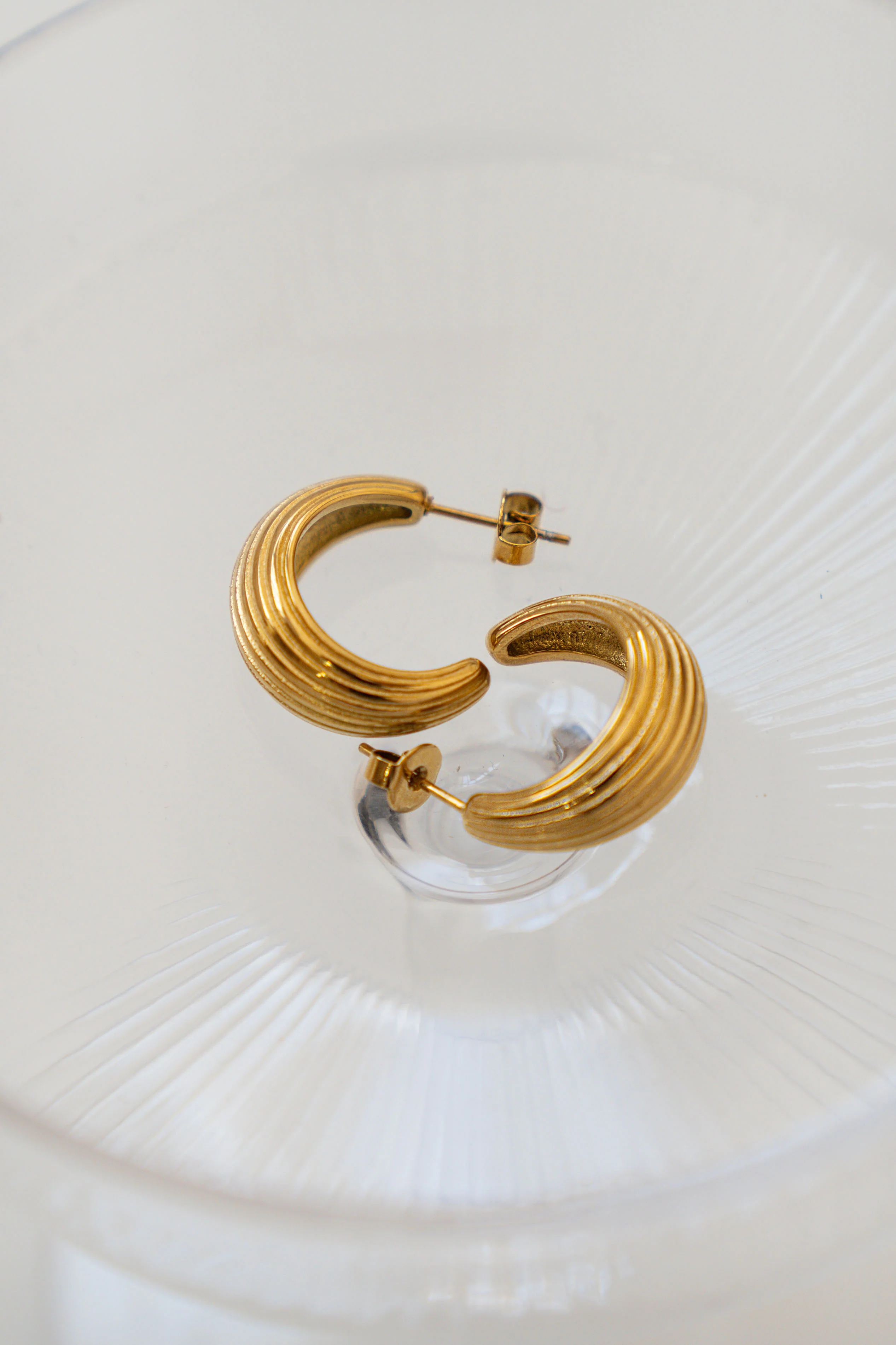PENDIENTES ARO BOLD CANALE // DORADO - Image 4