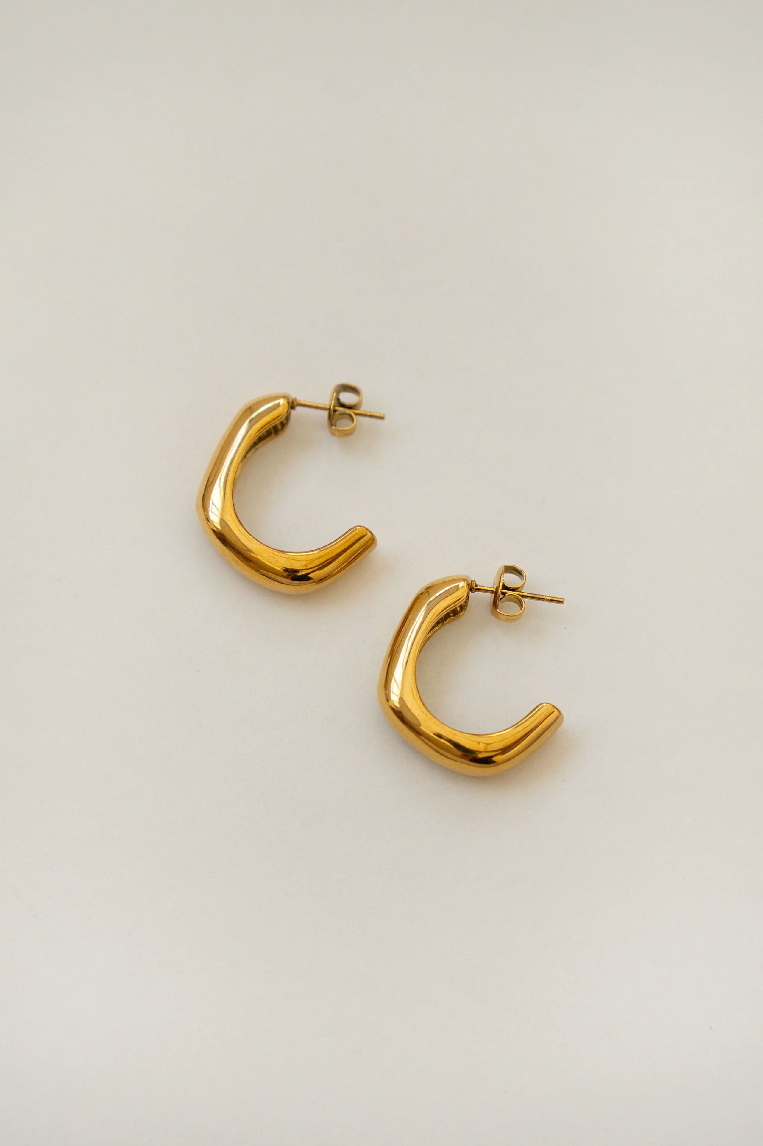 PENDIENTES SEMI ARO TUERCA // DORADO - Image 3