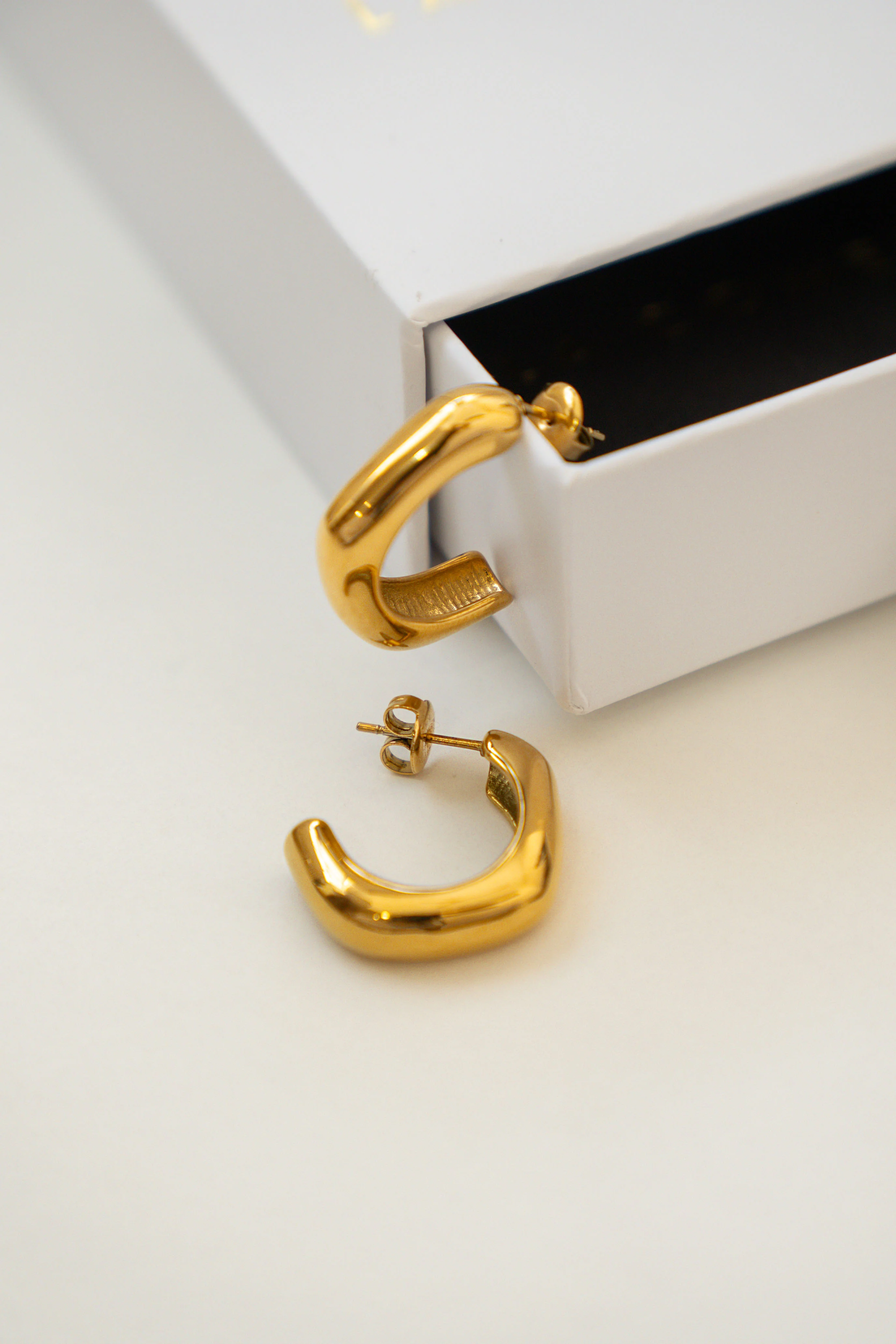 PENDIENTES SEMI ARO TUERCA // DORADO - Image 4