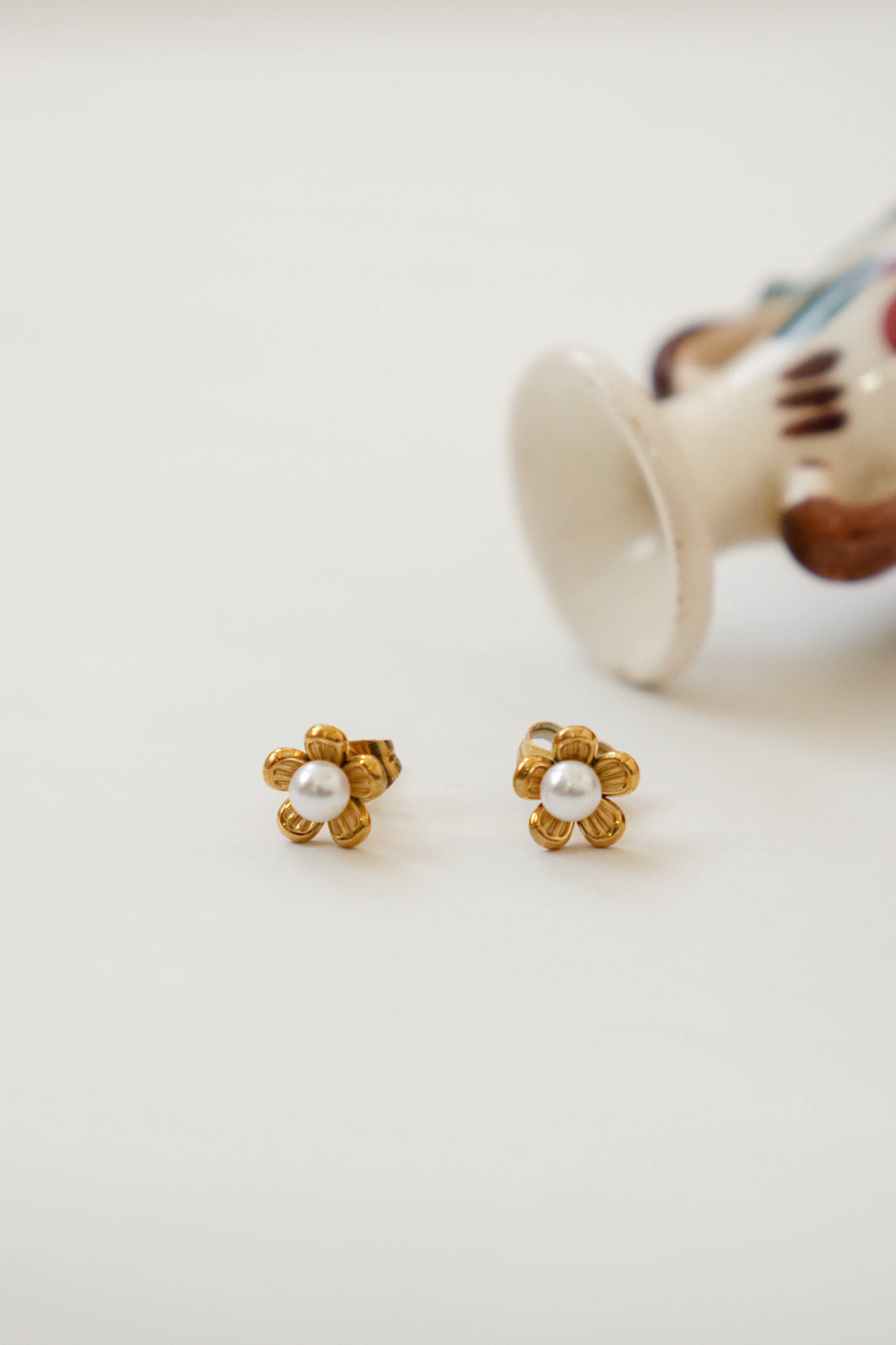 PENDIENTES MINI FLOR CON PERLA