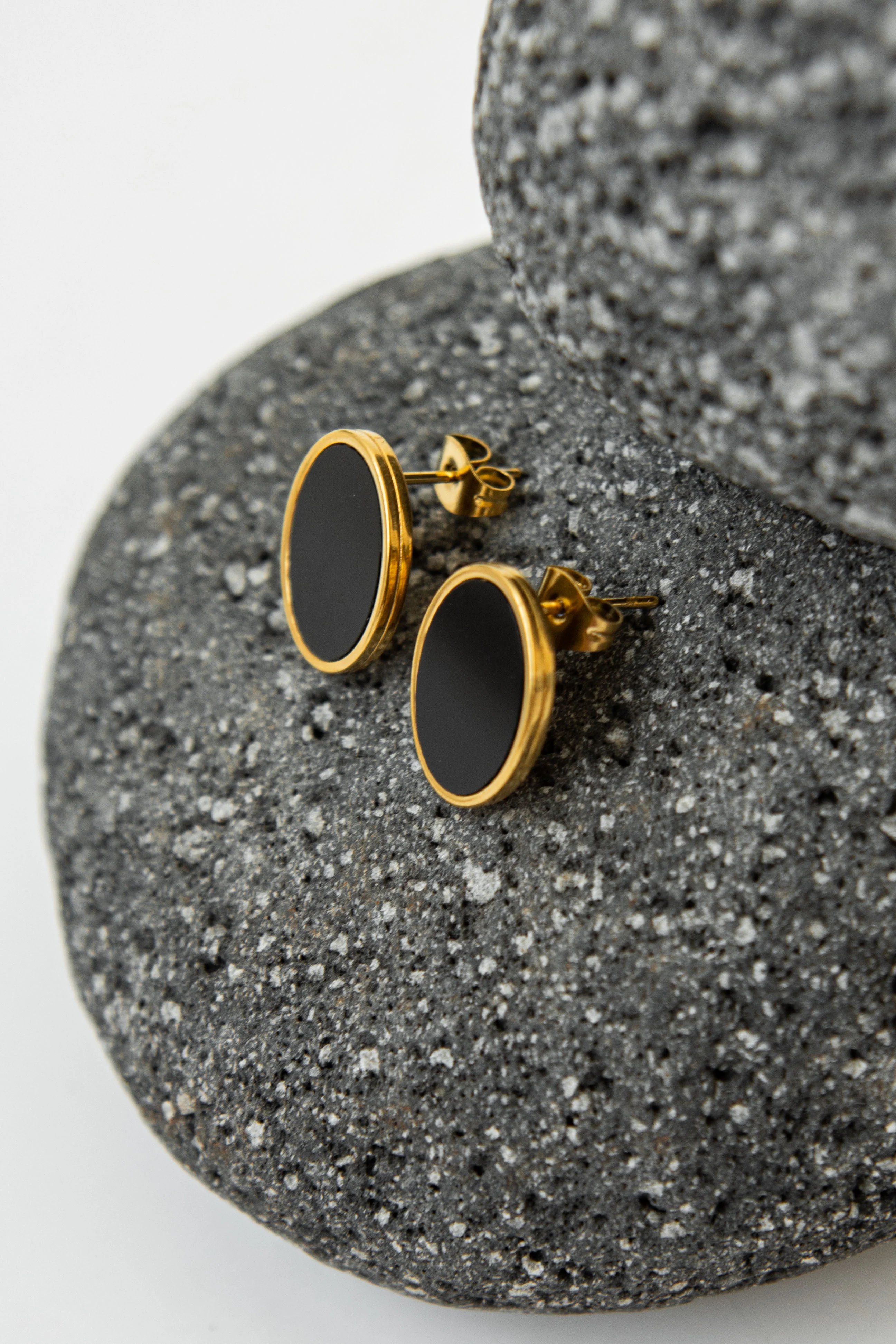PENDIENTES ÓVALO // NEGRO