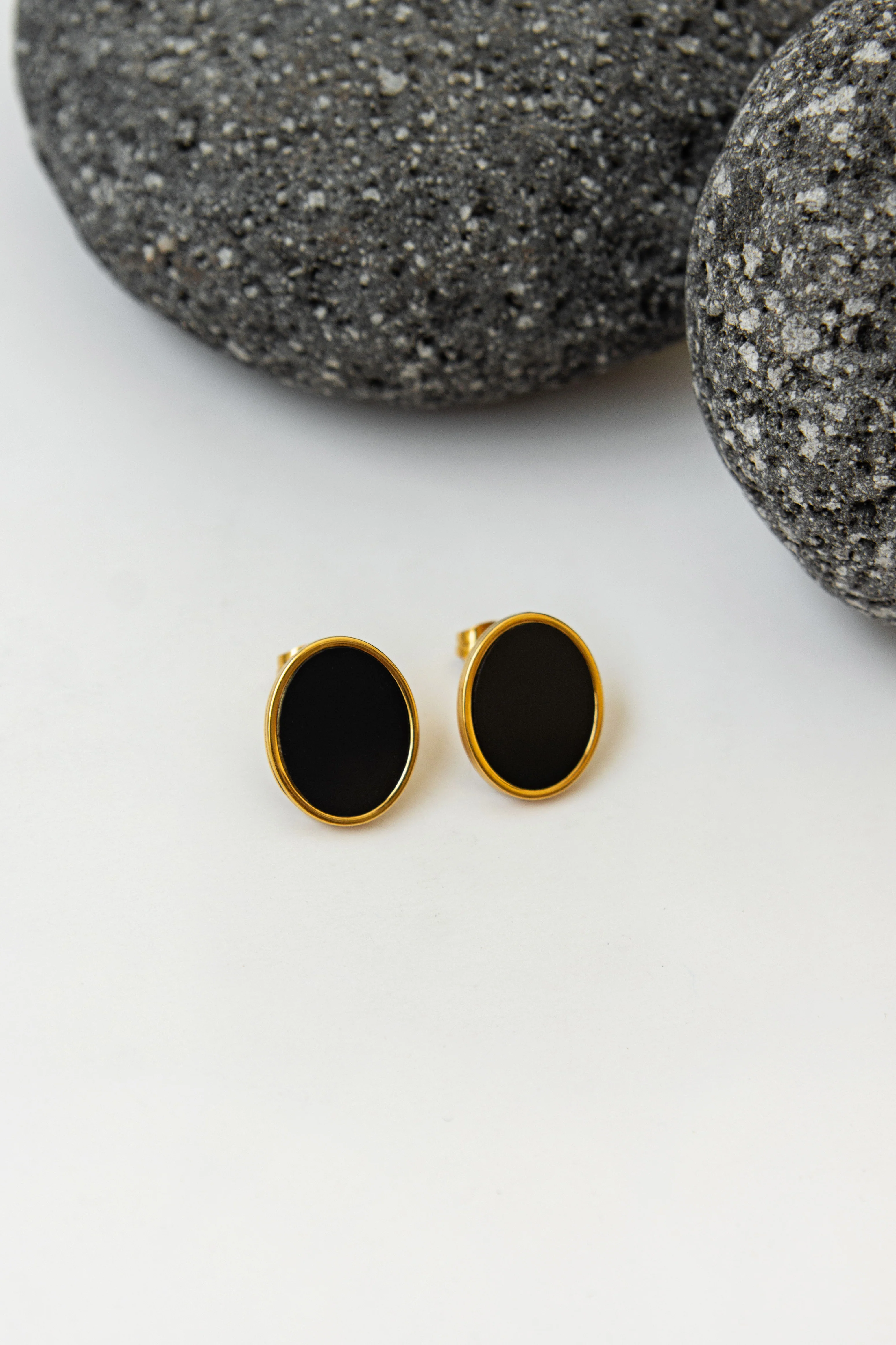 PENDIENTES ÓVALO // NEGRO - Image 2
