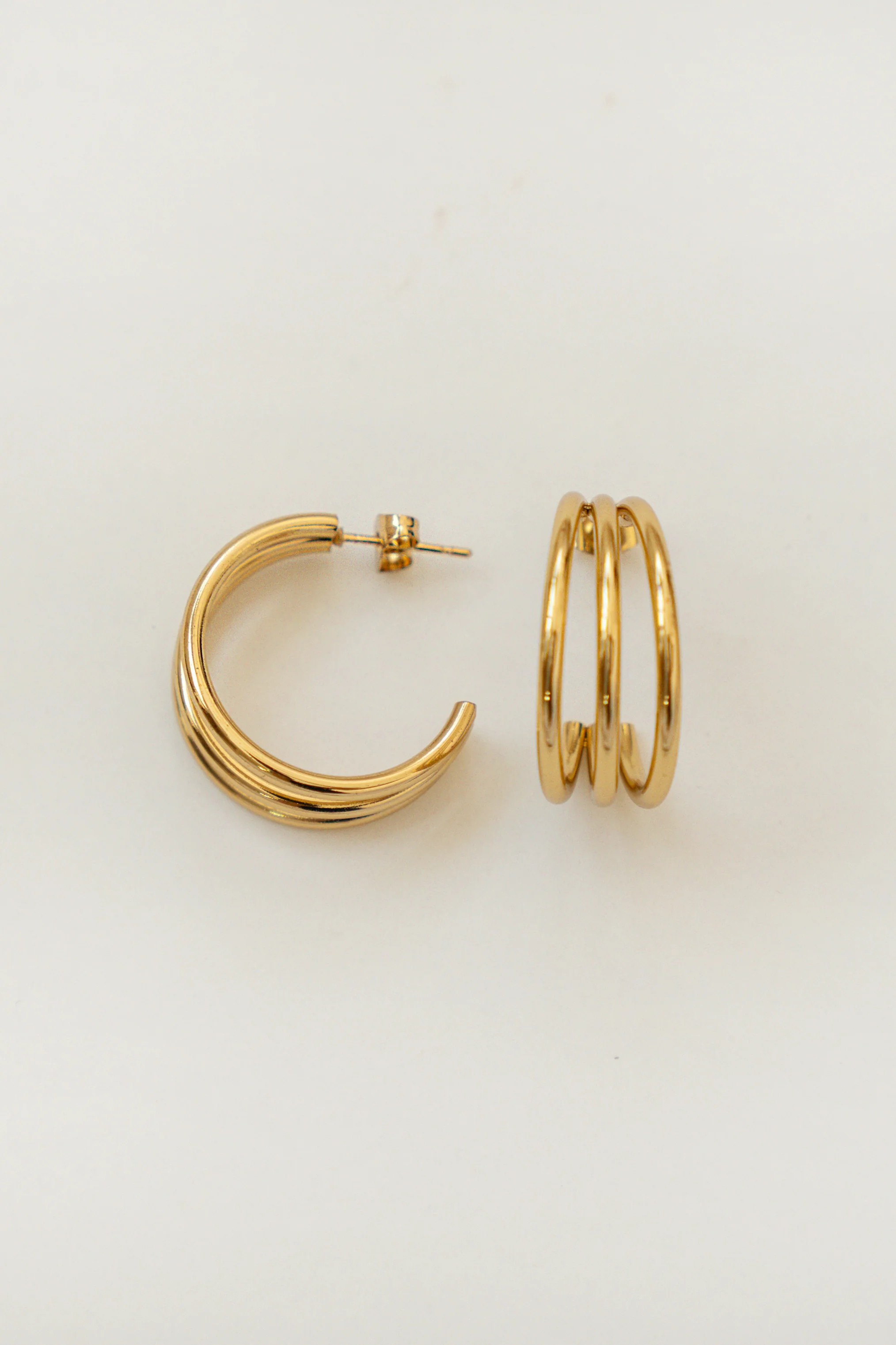 PENDIENTES TRIPLE ARO ABIERTO MEDIANO // DORADO - Image 2