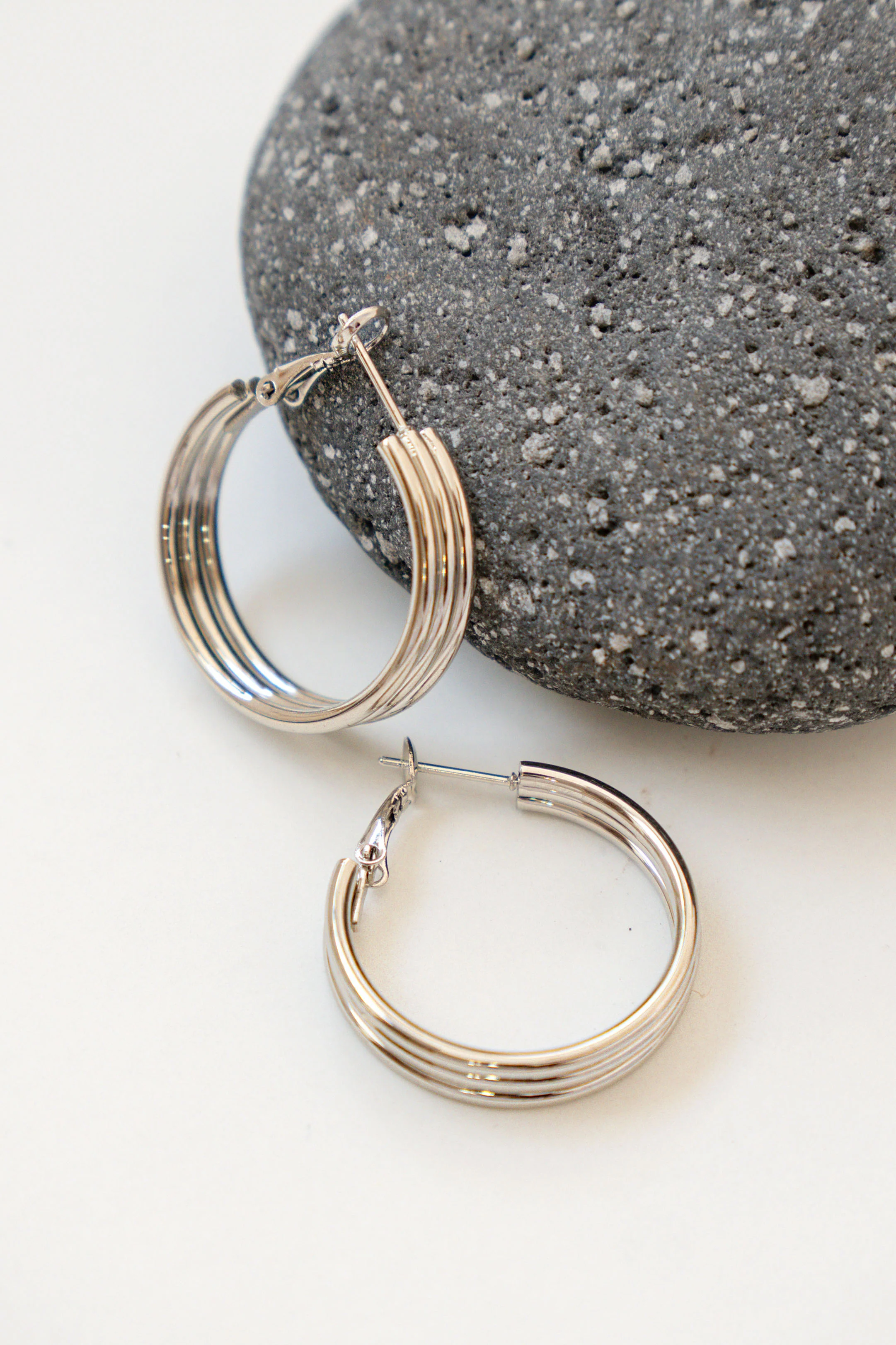 PENDIENTES TRIPLE ARO GRANDE // PLATEADO