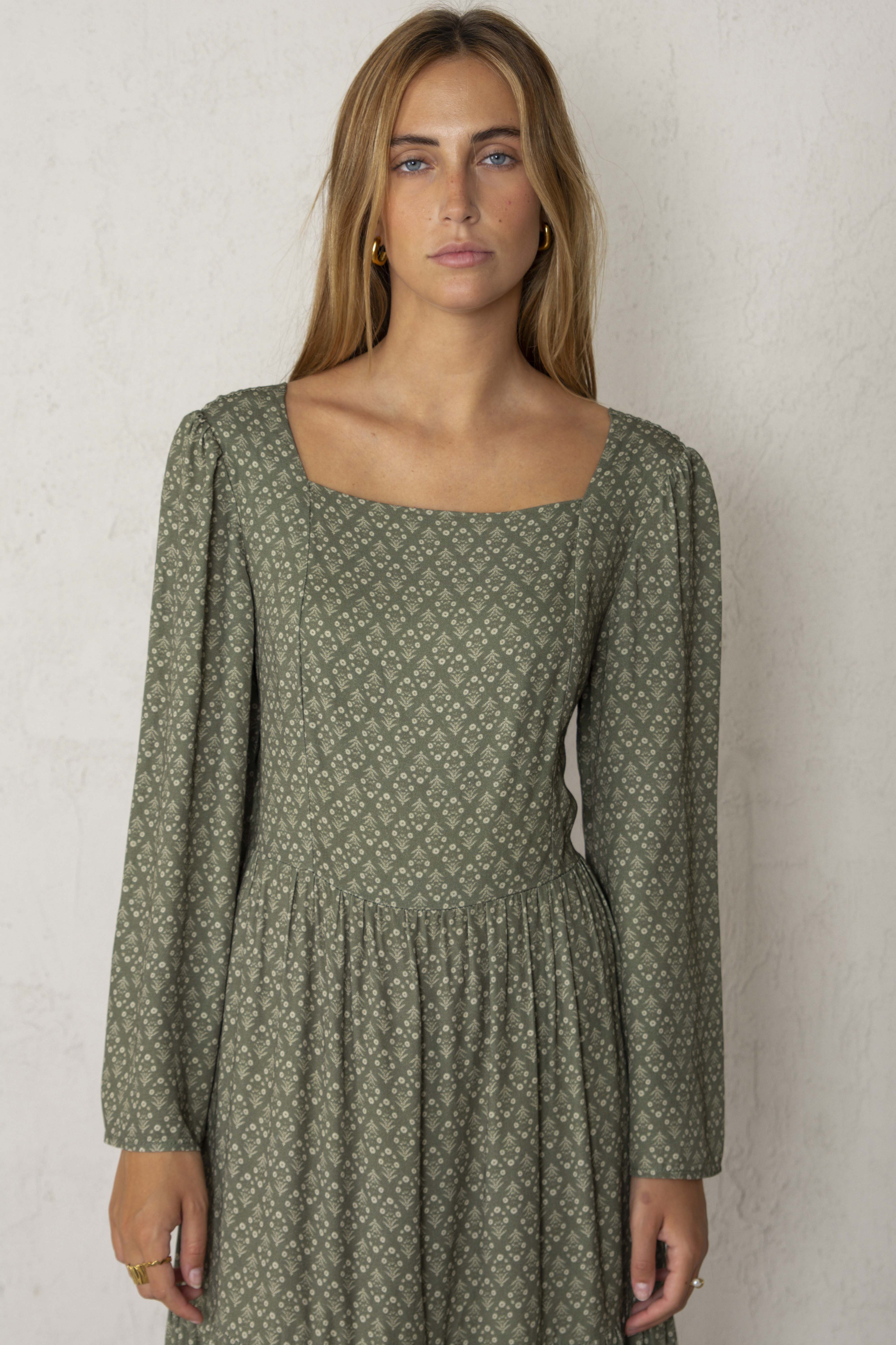 VESTIDO ALEJANDRA // FLORES VERDE - Image 4